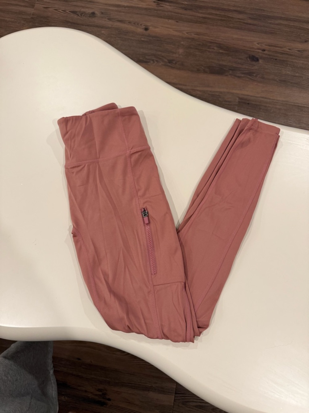 Fabletics Dusty Rose High-Waisted 7/8 Leggings